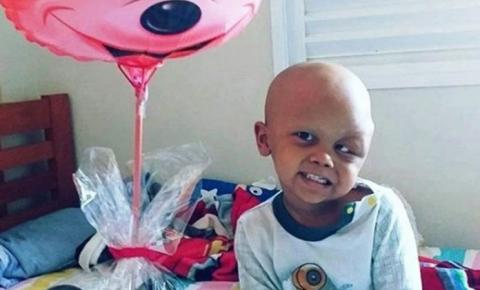 Médicos brasileiros salvam menino venezuelano com tumor raro no rosto