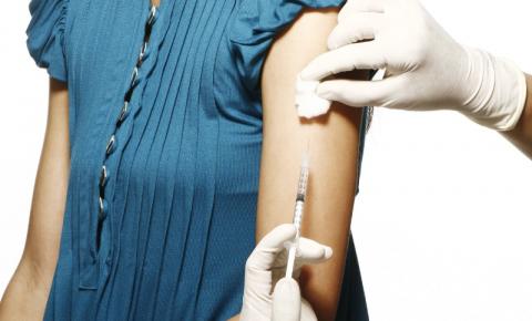 Vacinação em massa contra covid-19 já começou na União Europeia